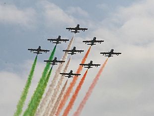 pisa-air-show-a-tirrenia-sul-litorale-le-frecce-tricolori