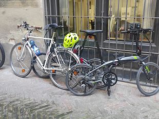 via-della-ninna-ruba-bici-da-1800-euro-da-una-rastrelliera