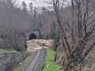 la-circolazione-ferroviaria-sulla-linea-firenze-faenza-resta-sospesa