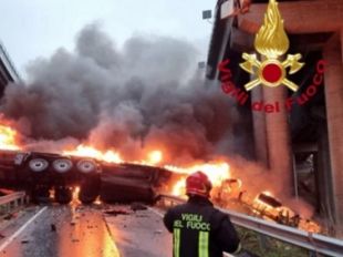 morte-in-autostrada-tir-precipita-e-prende-fuoco