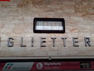 biglietteria-stazione-centrale-lorologio-torni-a-funzionare