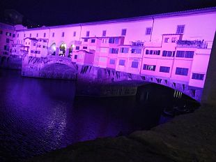 ore-20-il-ponte-vecchio-si-illumina-di-rosa