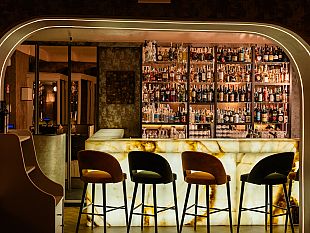 claris-un-nuovo-ristorante-dove-cera-lharrys-bar