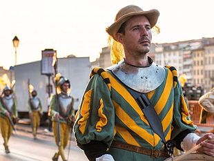 pisa-il-corteo-storico-del-gioco-del-ponte