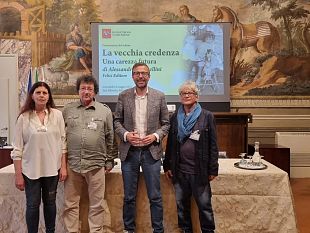 la-vecchia-credenza-una-carezza-futura-di-alessandro-scarpellini