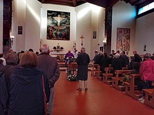 il-funerale-di-lorenzo-brogioni-chiesa-gremita-al-galluzzo