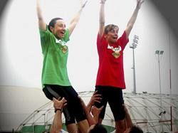 b002152027-donne-sull-orlo-di-un-campo-da-rugby