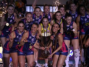 volley-cev-cup-scandicci-vince-e-alza-la-coppa