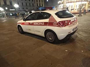 guidava-in-piazza-repubblica-e-non-aveva-neanche-la-patente