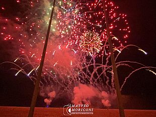 la-sfilata-nottura-dei-carri-allegorici-di-viareggio