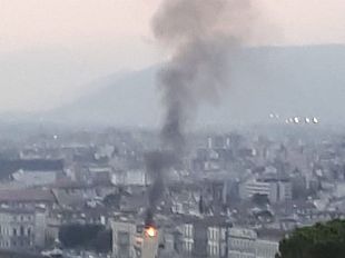 fiamme-sui-lungarni-incendio-allattico