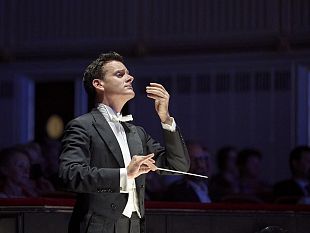 philippe-jordan-in-concerto-sul-podio-dellorchestra-del-maggio