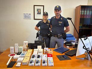 campi-bisenzio-roba-sparita-dallo-smistamento-merci-due-arresti