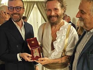 regione-toscana-gonfalone-dargento-a-jovanotti