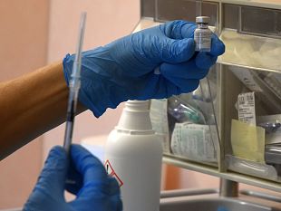 vaccino-day-con-astrazeneca-per-tutti-i-nati-dal-1981-in-giu