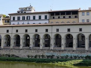 vandali-a-firenze-sfregiato-il-corridoio-vasariano