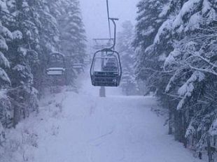 b301021849-nevica-e-sulle-piste-dell-abetone-gia-30-cm