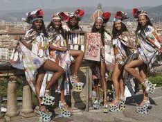 a510031352-albion-sabato-al-piazzale-michelangelo-con-il-suo-gruppo-di-modelle-per-presentare-la-sua-collezione-estate-inverno-2006