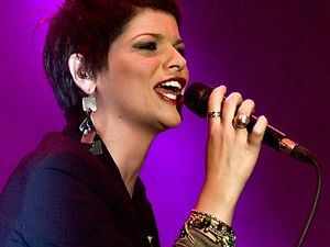 b008251555-sondaggi-alessandra-amoroso-piu-brava-di-marco-carta-e-valerio-scanu