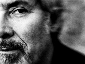 b212281007-san-silvestro-a-teatro-in-scena-la-comicita-noir-di-alessandro-benvenuti