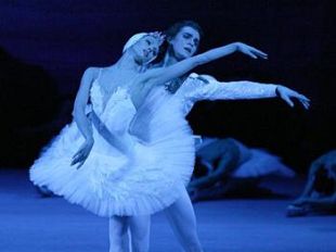 a808020057-tuscan-sun-festival-in-piazza-signorelli-con-le-stelle-della-danza-il-2-agosto