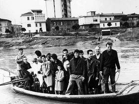 a611052241-40-dell-alluvione-ieri-il-ringraziamento-agli-i-angeli-del-fango-i-oggi-il-riconoscimento-a-zeffirelli-per-il-suo-film-documentario