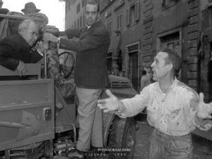 a610161924-alluvione-a-firenze-una-mostra-fotografica-dal-18-ottobre-alla-libreria-edison-di-piazza-della-repubblica-27-r