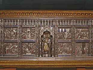 b203271748-termina-il-restauro-dell-altare-d-argento-e-della-croce-del-tesoro