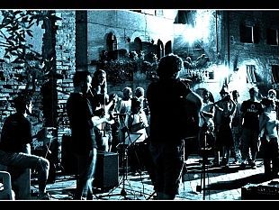 b105201556-in-canti-e-banchi-un-gioco-intrigante