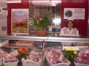 a805070943-lucca-successo-per-un-negozio-di-vendita-diretta-carni