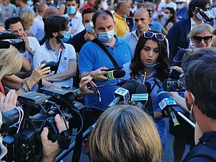 manifestazione-partite-iva-ceccardi-si-prende-la-folla-e-giani-incolpa-lansa