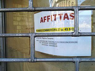 locale-della-regione-toscana-pattumiera-del-centro-storico