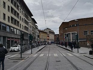 abusivi-santa-maria-novella-sorpresi-a-vendere-cibo-aggrediti-agenti