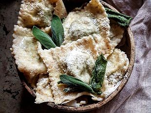 from-tuscany-with-love-ravioli-ripieni-di-rape-e-salsiccia