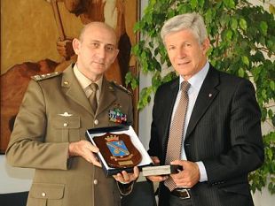 b111260612-accordo-tra-l-istituto-geografico-militare-e-la-provincia-di-bolzano