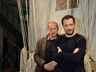 stefano-accorsi-e-marco-baliani-a-monologo-nel-cortile-del-bargello