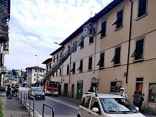 galluzzo-intervento-dei-pompieri-su-un-sottotetto