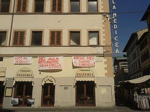 san-lorenzo-vietato-tornare-indietro-dehor-al-posto-delle-bancarelle