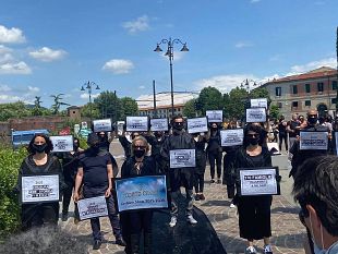 roberto-cavalli-sfilata-simbolica-anti-trasferimento