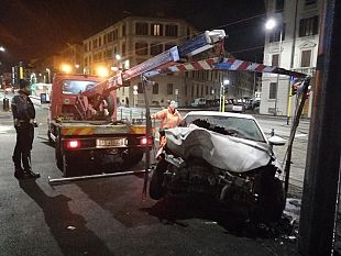 schianto-statuto-tramvia-vettura-in-fiamme