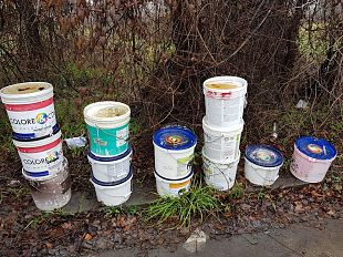 rifiuti-rischia-larresto-per-la-vernice-abbandonata-in-strada