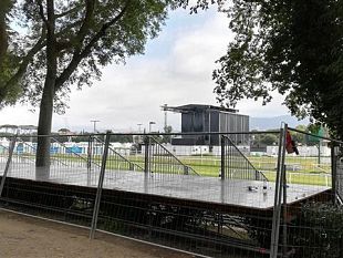 cascine-ramo-cade-su-ragazza-venuta-per-il-concerto