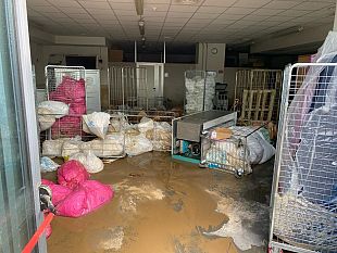 acqua-in-una-cabina-di-trasformazione-di-energia-elettric