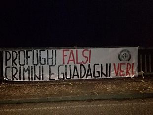 empoli-nella-notte-uno-striscione-razzista-al-centro-accoglienza-di-martignana