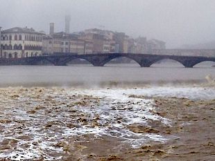 altezza-idrometrica-dellarno-stanotte-curva-in-calo