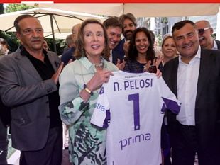 una-maglia-viola-per-nancy-pelosi