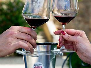 vino-toscano-il-paradosso-della-tradizione-in-un-mondo-che-cambia