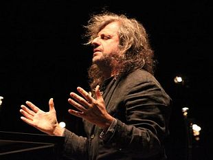 b302202209-al-teatro-aurora-alessandro-bergonzoni