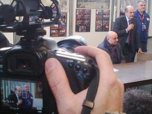 b210291705-pierluigi-bersani-a-firenze-se-voglio-posso-riempire-i-palazzetti