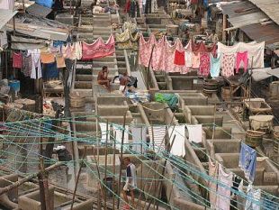 a805200003-megacities-viaggio-nelle-periferie-di-bombay-citta-del-messico-new-york-e-mosca